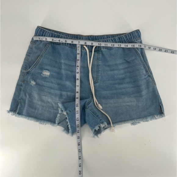 No Boundaries Distressed Cut Off Jean Shorts Size 11/13 Women’s - Picture 4 of 4